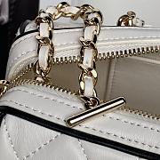 Chanel 25P Clutch With Chain White & Black 18.5x11.5x11cm - 5