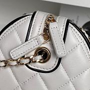 Chanel 25P Clutch With Chain White & Black 18.5x11.5x11cm - 3