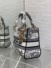 Dior Lady D-lite Bag White Black Scotland 24x11x20cm - 6