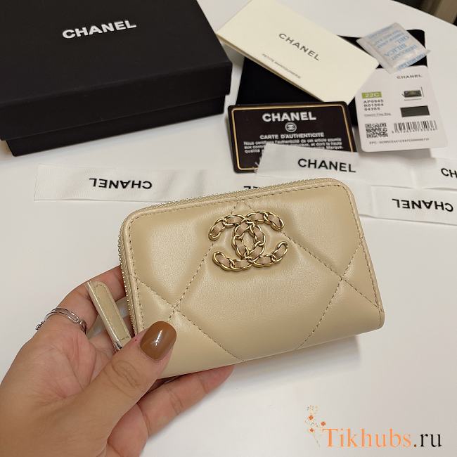 Chanel 19 Zip Coin Beige Lambskin 11.5x8cm - 1