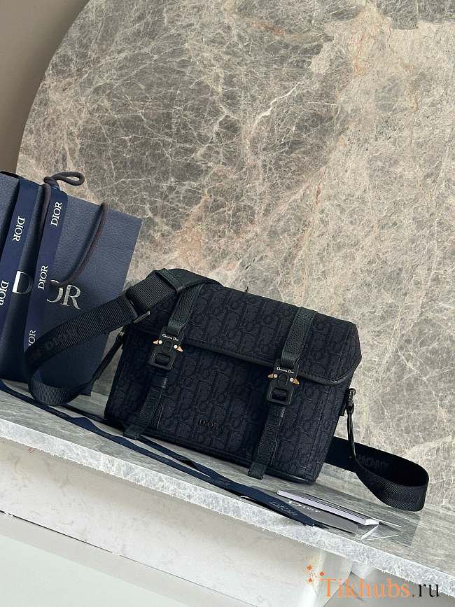 Dior Hit the Road Messenger Bag Flap Black 24x18x8cm - 1