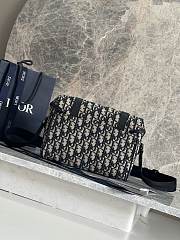 Dior Hit the Road Messenger Bag Flap Beige Black 24x18x8cm - 4