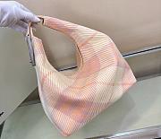 Burberry Medium Peg Duffle Bag Knight Pink 28x16.5x33.5cm - 5