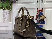 Louis Vuitton LV OnTheGo East West Chain Monogram 25x13x10cm - 3