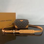 Louis Vuitton LV Trocadéro Wearable Wallet 20x13x6.5cm - 1