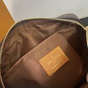 Louis Vuitton LV Trocadéro Wearable Wallet 20x13x6.5cm - 6