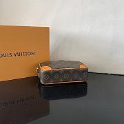Louis Vuitton LV Trocadéro Wearable Wallet 20x13x6.5cm - 3