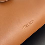 Bottega Veneta Lauren 1980 Clutch Leather Light Wood 31.5x16.5x11cm - 2