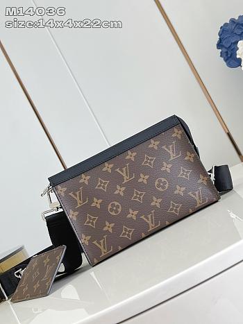 Louis Vuitton LV Gaston Wearable Wallet Monogram 22x14.5x4.5cm