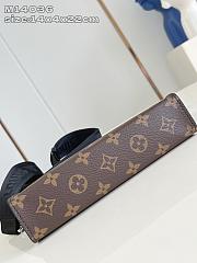 Louis Vuitton LV Gaston Wearable Wallet Monogram 22x14.5x4.5cm - 5