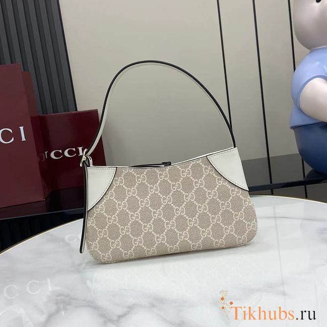 Gucci GG Emblem Super Mini Shoulder Bag White 23x13x2cm - 1