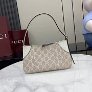 Gucci GG Emblem Super Mini Shoulder Bag White 23x13x2cm - 5