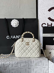 Chanel Clutch Strap White Lambskin Gold 20x15x6cm - 1
