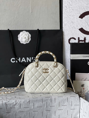 Chanel Clutch Strap White Lambskin Gold 20x15x6cm