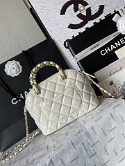 Chanel Clutch Strap White Lambskin Gold 20x15x6cm - 4