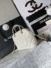 Chanel Clutch Strap White Lambskin Gold 20x15x6cm - 3