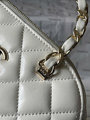 Chanel Clutch Strap White Lambskin Gold 20x15x6cm - 2