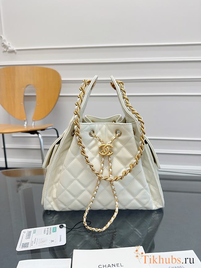 Chanel 25 Small Handbag White Lambskin Gold 30x26x14cm - 1
