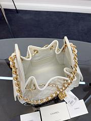 Chanel 25 Small Handbag White Lambskin Gold 30x26x14cm - 6