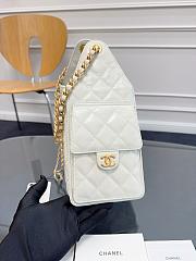 Chanel 25 Small Handbag White Lambskin Gold 30x26x14cm - 5