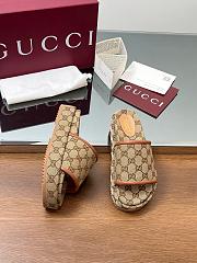 Gucci Women's GG Platform Sandal Beige - 2