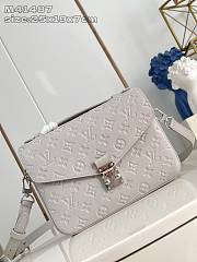 Louis Vuitton LV Pochette Métis Brume Gray 25x19x7cm - 1