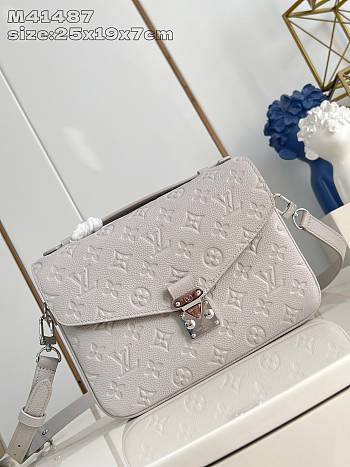 Louis Vuitton LV Pochette Métis Brume Gray 25x19x7cm