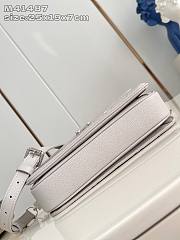 Louis Vuitton LV Pochette Métis Brume Gray 25x19x7cm - 3