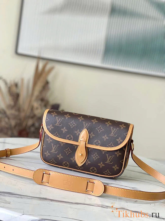 Louis Vuitton LV Gibeciere Shoulder Bag PM Brown 25x9x15cm - 1