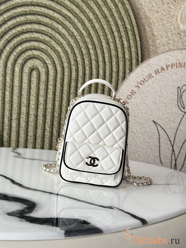 Chanel 25p Backpack White Lambskin 18x13x9cm - 1