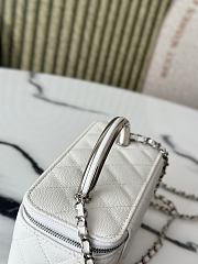 Chanel Top Handle Vanity Case White Caviar 17x8x9.5cm - 2