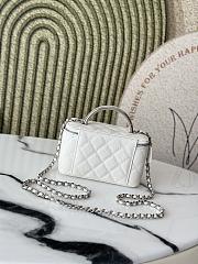 Chanel Top Handle Vanity Case White Caviar 17x8x9.5cm - 3