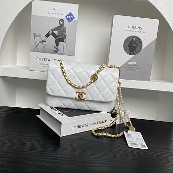 Chanel Folding Bag White Lambskin 22x15x5.5cm