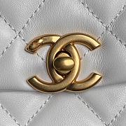 Chanel Folding Bag White Lambskin 22x15x5.5cm - 6
