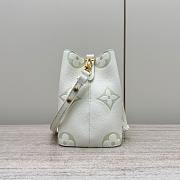 Louis Vuitton LV Néonoé BB Bag Latte/Matcha 20x20x13cm - 4