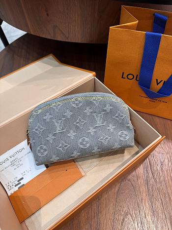 Louis Vuitton LV Cosmetic Pouch PM Gray 12x6x19cm