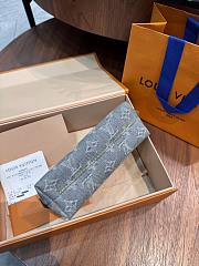 Louis Vuitton LV Cosmetic Pouch PM Gray 12x6x19cm - 4