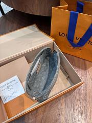 Louis Vuitton LV Cosmetic Pouch PM Gray 12x6x19cm - 3