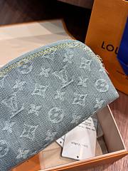 Louis Vuitton LV Cosmetic Pouch PM Gray 12x6x19cm - 2
