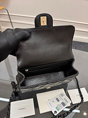 Chanel Top Handle Black Lambskin 20x6x12.5cm - 2