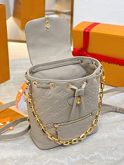 Louis Vuitton LV Coussin Backpack PM Grey 26x21x10cm - 4