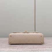 Chanel Medium Flap Bag Beige Lambskin Gold 27x16x7.5cm - 2
