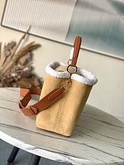 Louis Vuitton LV Capucines GM Souple Beige Suede 38x23x16cm - 4