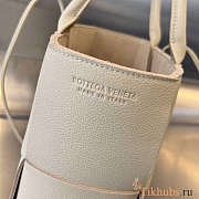 Bottega Veneta Small Arco Tote Bag Pale Beige 30x20x11.5cm - 4