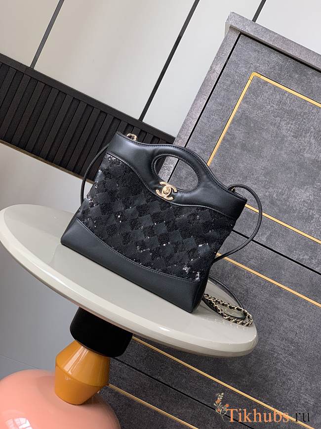 Chanel 25P 31 Bag Black 22x23x5.5cm - 1