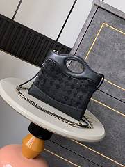 Chanel 25P 31 Bag Black 22x23x5.5cm - 4