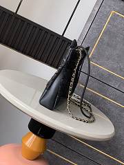 Chanel 25P 31 Bag Black 22x23x5.5cm - 2