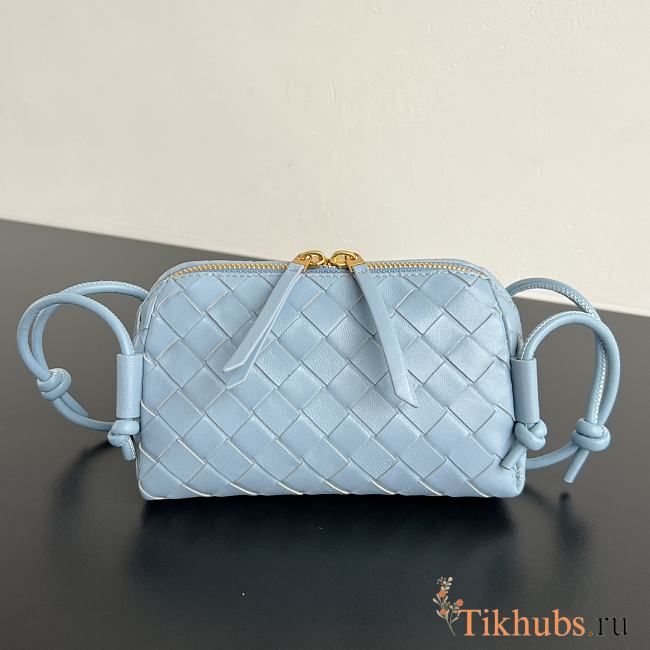 Bottega Veneta Intrecciato Concert Pouch Blue 18.5x11.5x8.5cm - 1