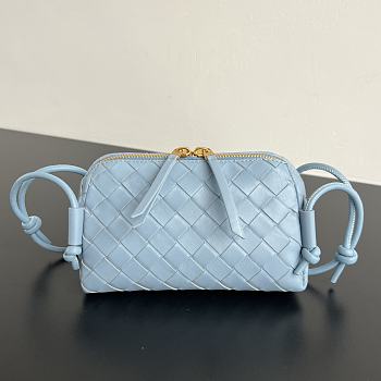 Bottega Veneta Intrecciato Concert Pouch Blue 18.5x11.5x8.5cm
