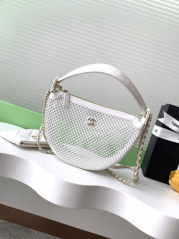 Chanel Clutch With Chain White 22x15x6cm
